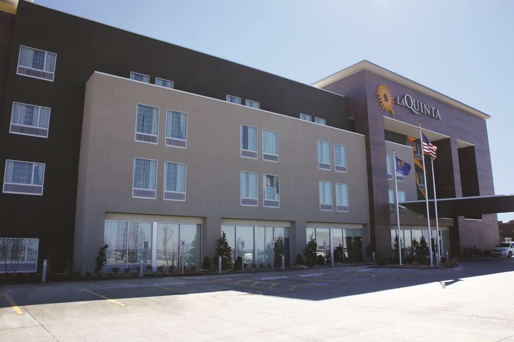 Готель La Quinta By Wyndham Tulsa Брокен-Ерров Екстер'єр фото
