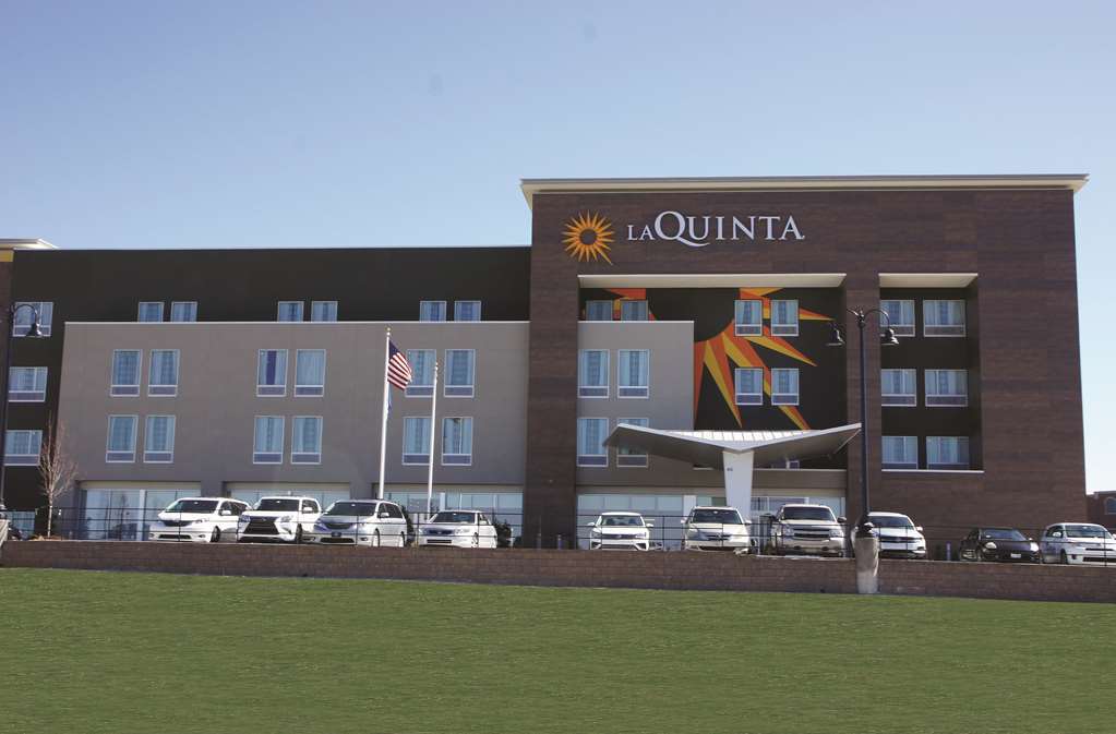 Готель La Quinta By Wyndham Tulsa Брокен-Ерров Екстер'єр фото