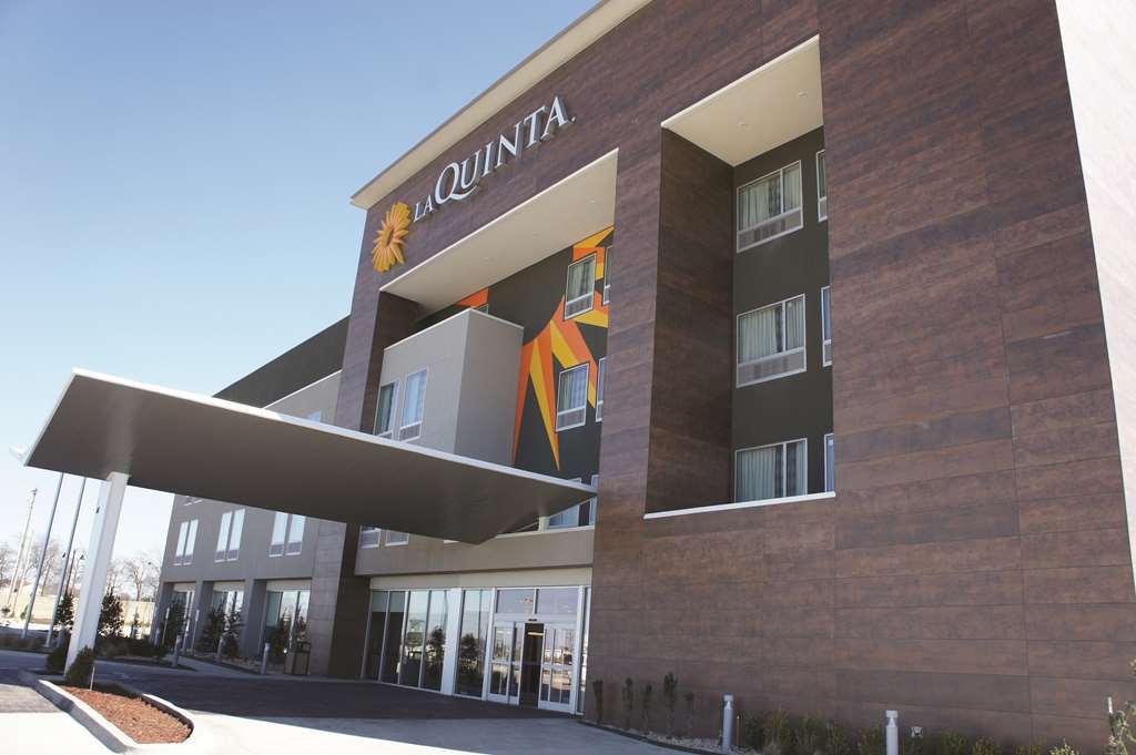 Готель La Quinta By Wyndham Tulsa Брокен-Ерров Екстер'єр фото